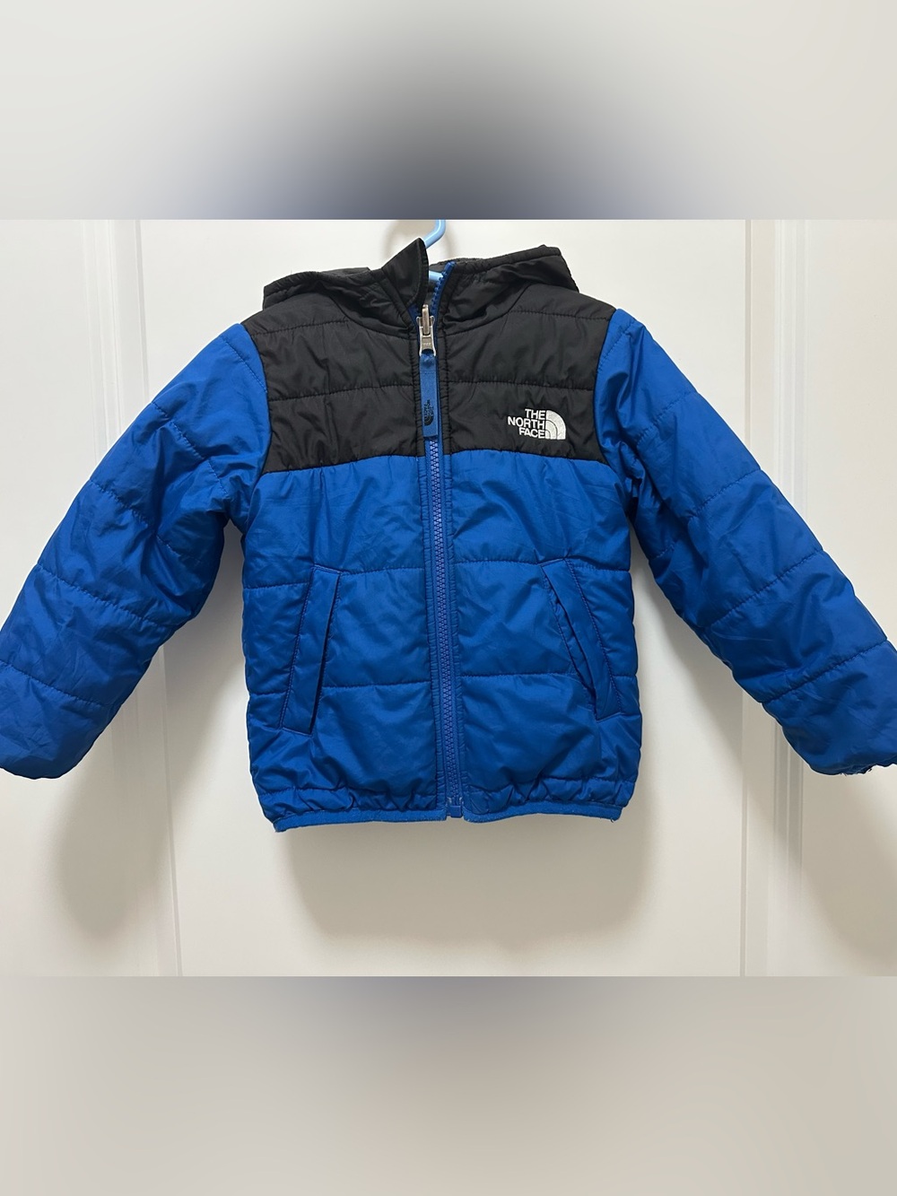 The North Face 2T Reversible Blue and Black Hooded Puffer Jacket